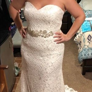Beautiful lace never worn wedding dress!